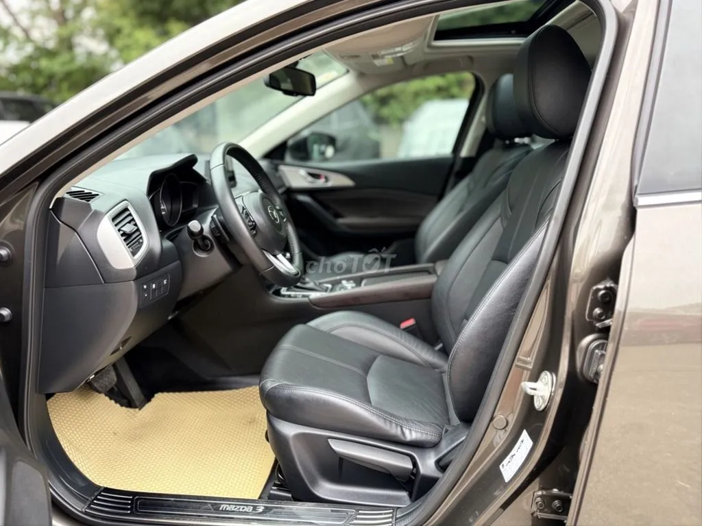 Mazda 3 2018 photo 3