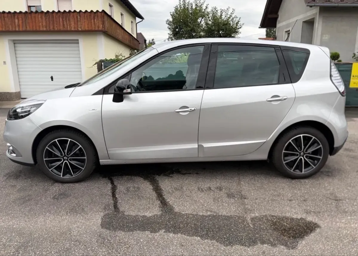 Renault Scenic 2012 photo 3