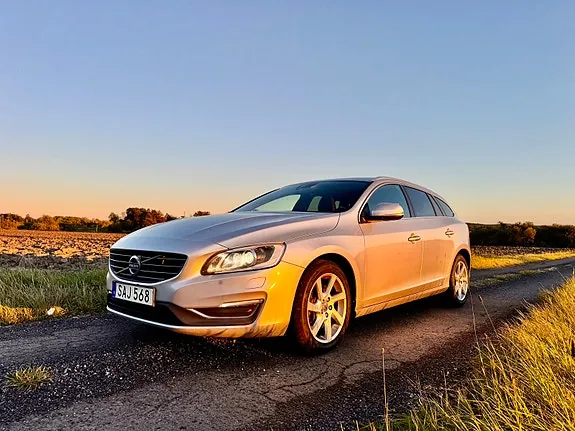 Volvo V60 2015 photo 2