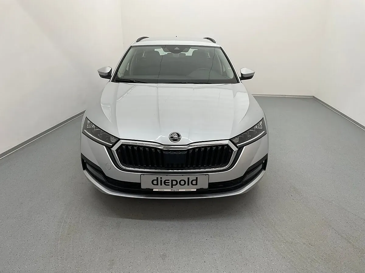 Skoda Octavia 2023 photo 2
