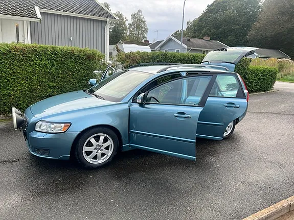 Volvo V50 2010 photo 2