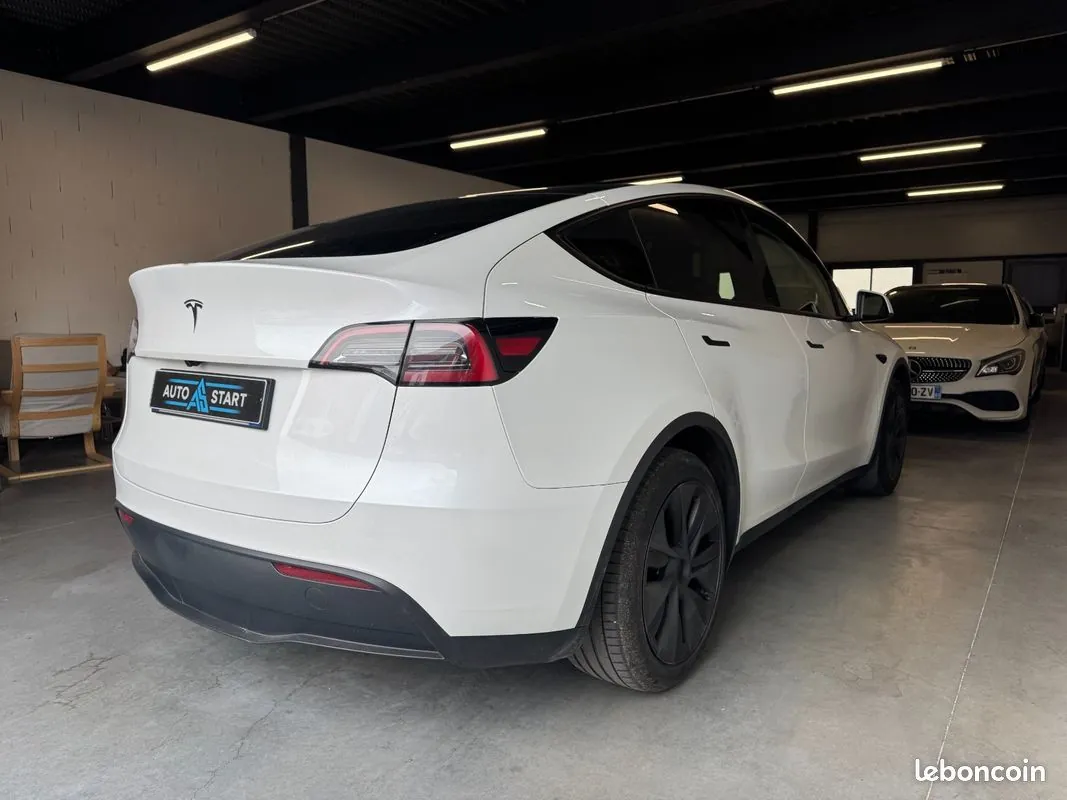 Tesla Model Y 2024 photo 3