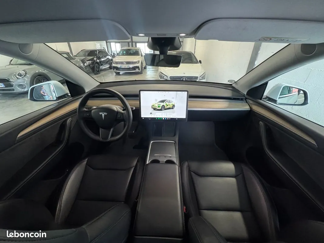 Tesla Model Y 2024 photo 2