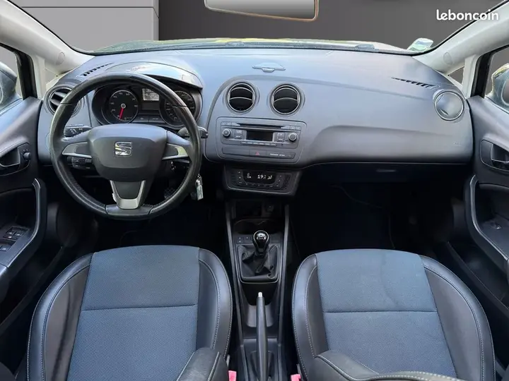 Seat Ibiza 2014 photo 2