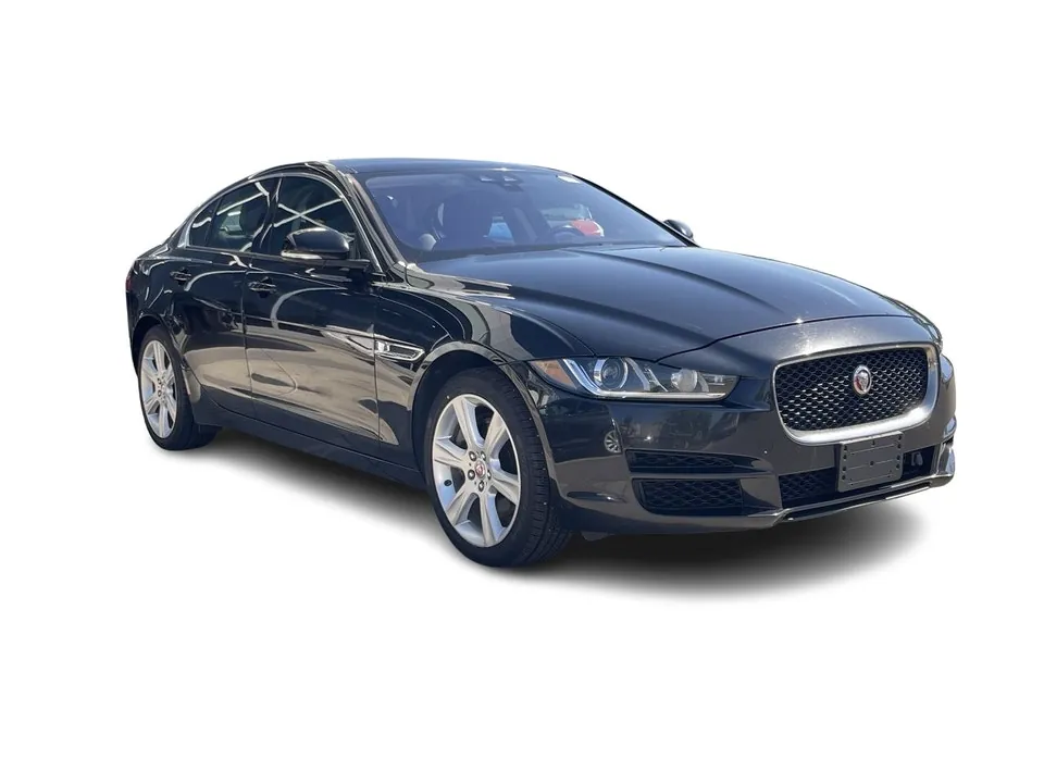 Jaguar Xe 2018 photo 5