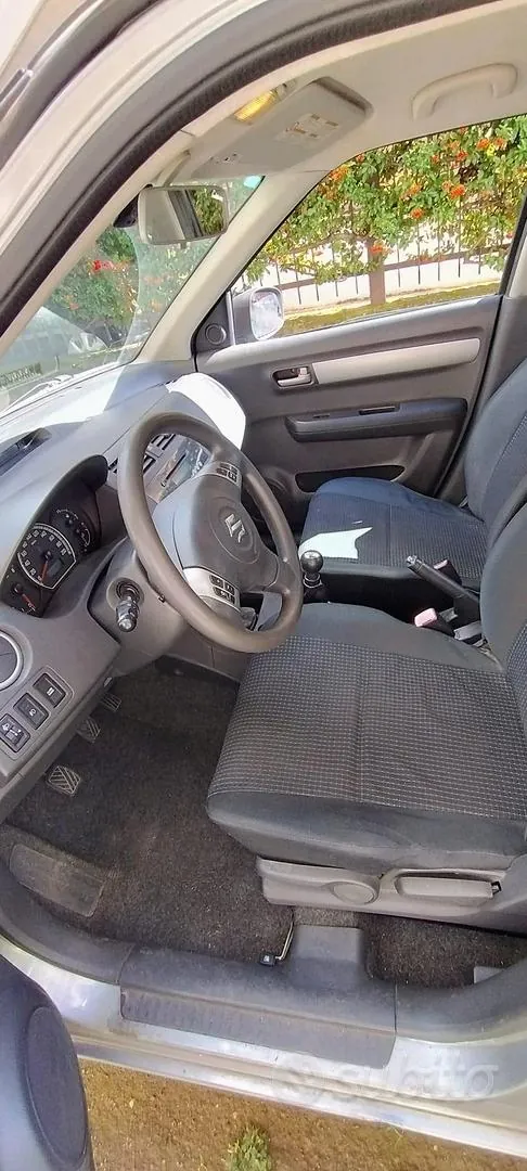 Suzuki Swift 2006 photo 5