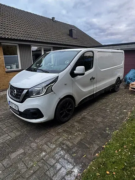 Nissan Nv300 2017 photo 2