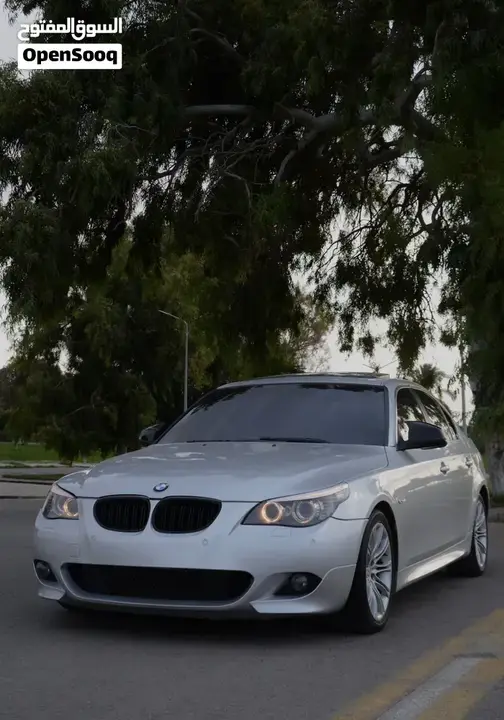 BMW 5 Series 2010 photo 2