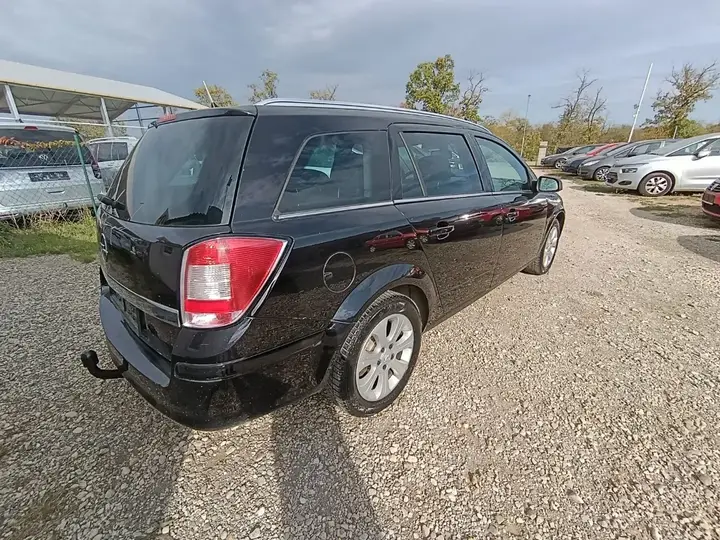 Opel Astra 2009 photo 3