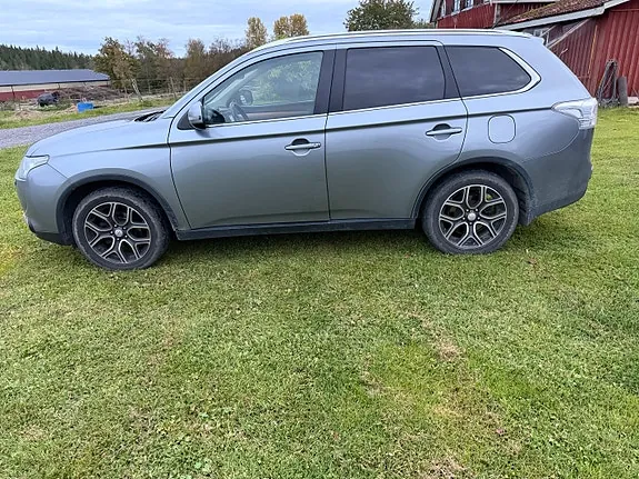 Mitsubishi Outlander 2015 photo 2