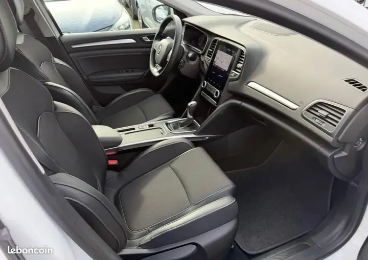 Renault Megane 2022 photo 2