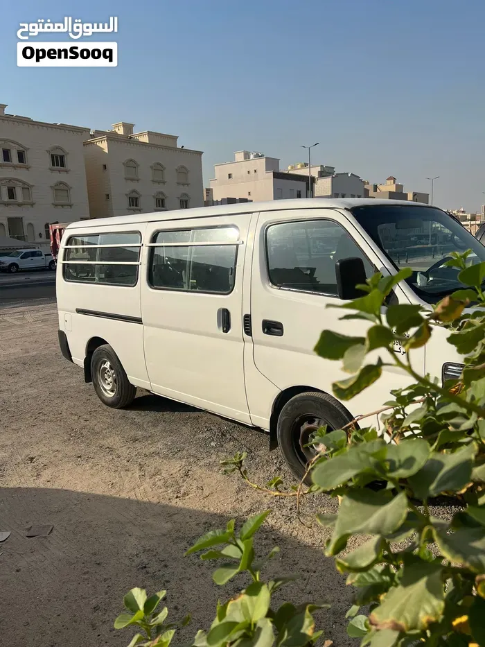 Nissan Urvan 2012 photo 3