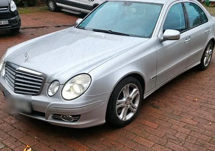 Mercedes-Benz W 211