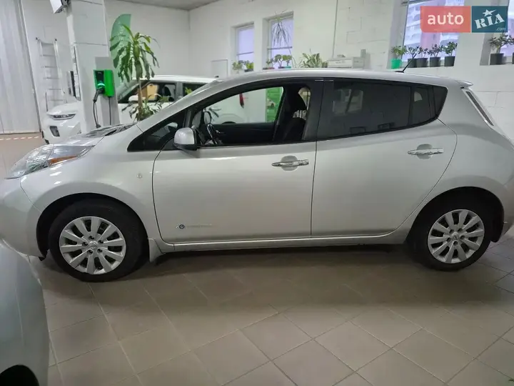 Nissan Leaf 2015 photo 3