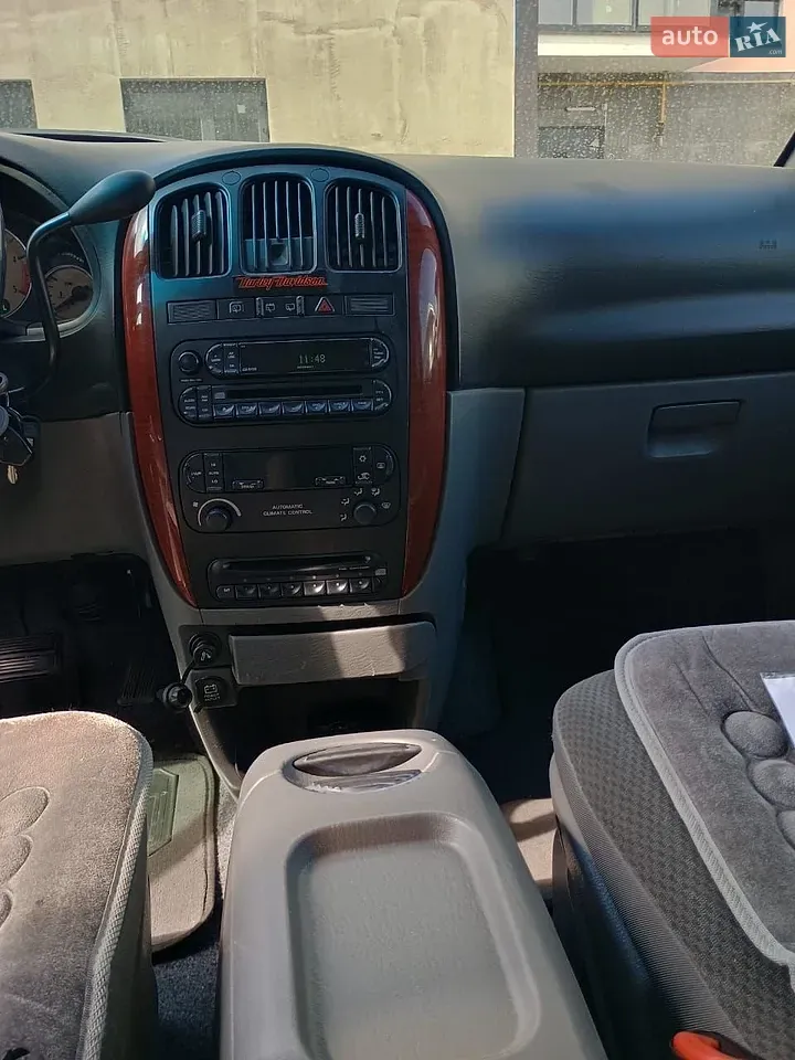 Chrysler Voyager 2005 photo 3