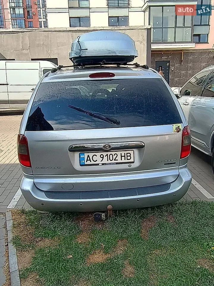 Chrysler Voyager 2005 photo 2