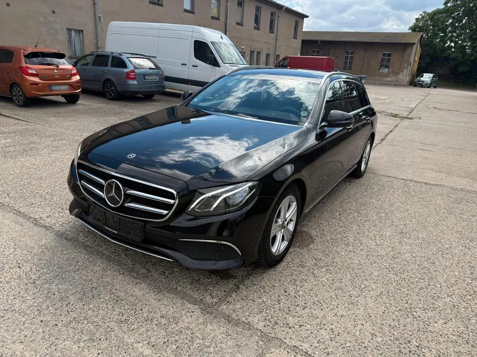 Mercedes-Benz E 220 D