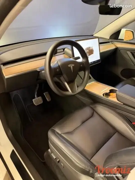 Tesla Model Y 2024 photo 3