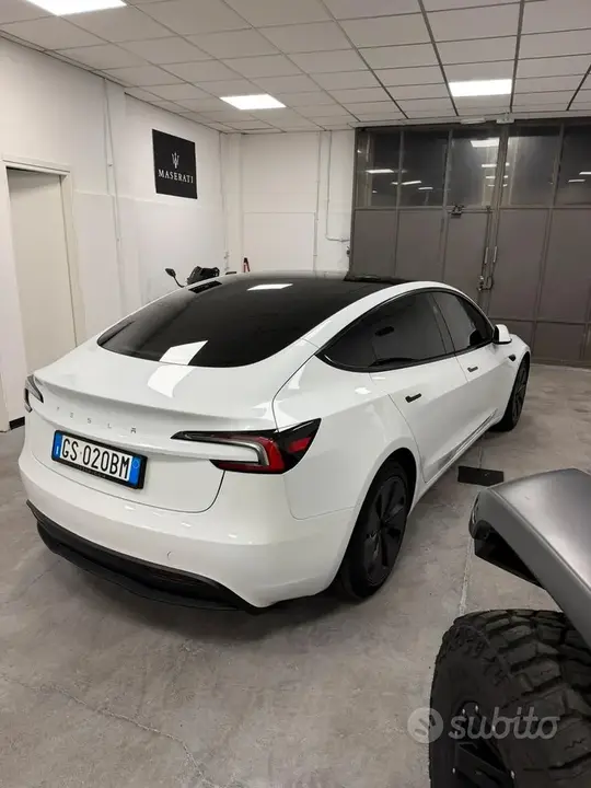 Tesla Model 3 2023 photo 3