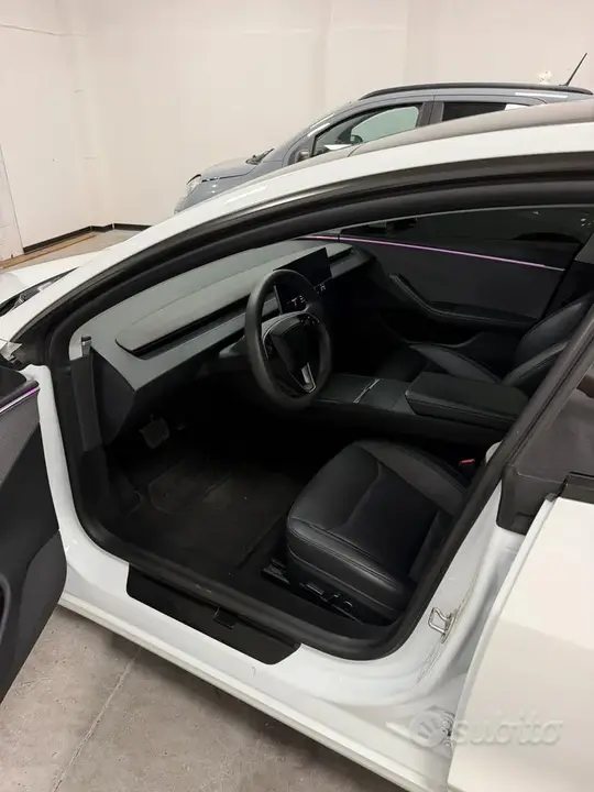 Tesla Model 3 2023 photo 4