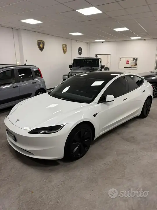 Tesla Model 3 2023 photo 2