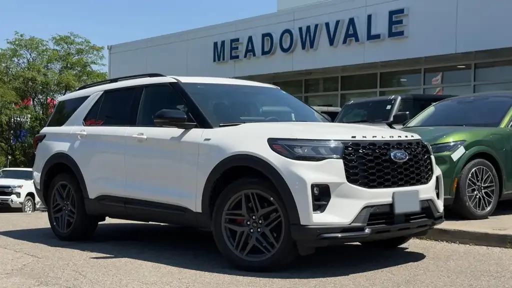 Ford Explorer 2025 photo 2
