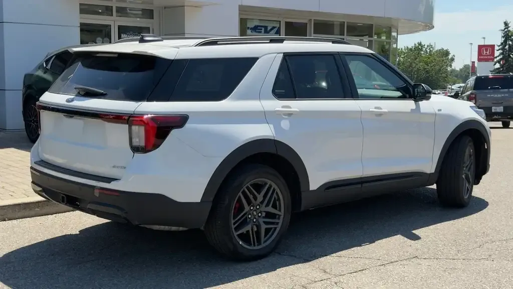 Ford Explorer 2025 photo 4