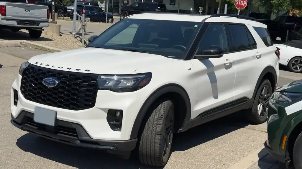 Ford Explorer 2025 photo 3