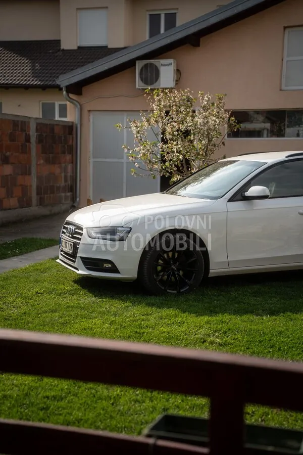 Audi A4 2012 photo 5