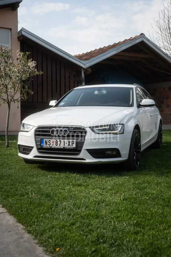 Audi A4 2012 photo 2