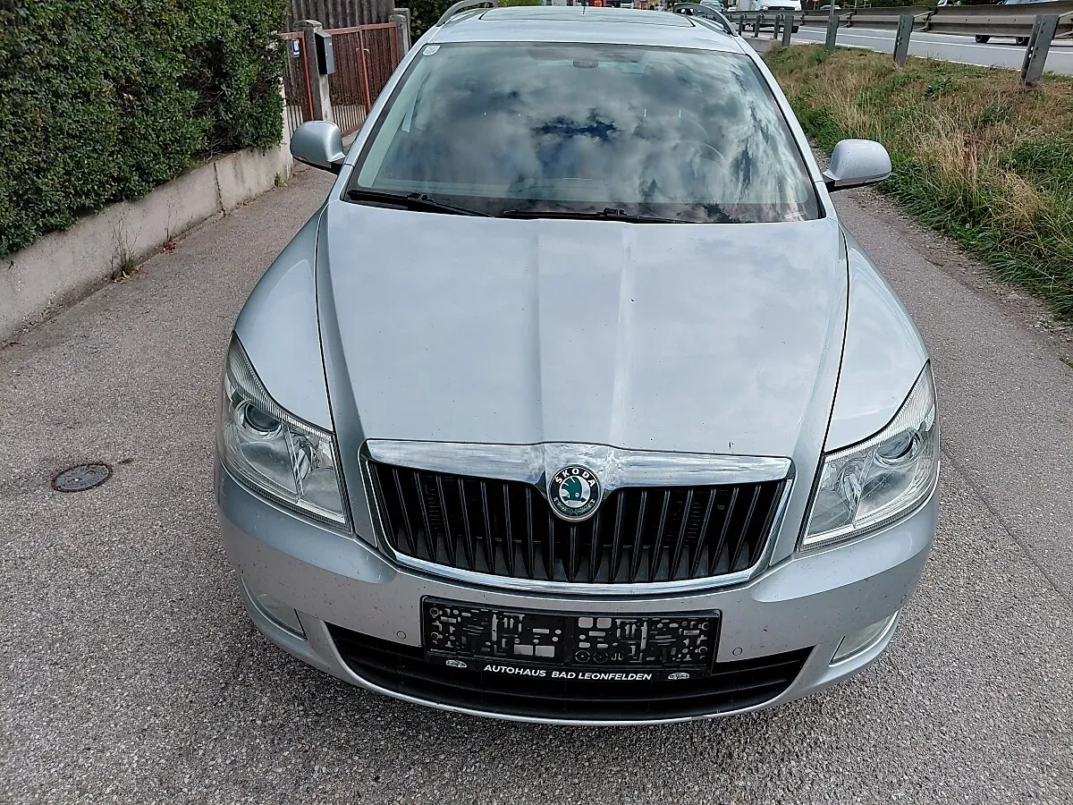 Skoda Octavia 2012 photo 2