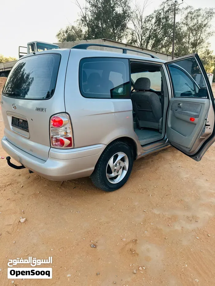 Hyundai Trajet 2005 photo 2
