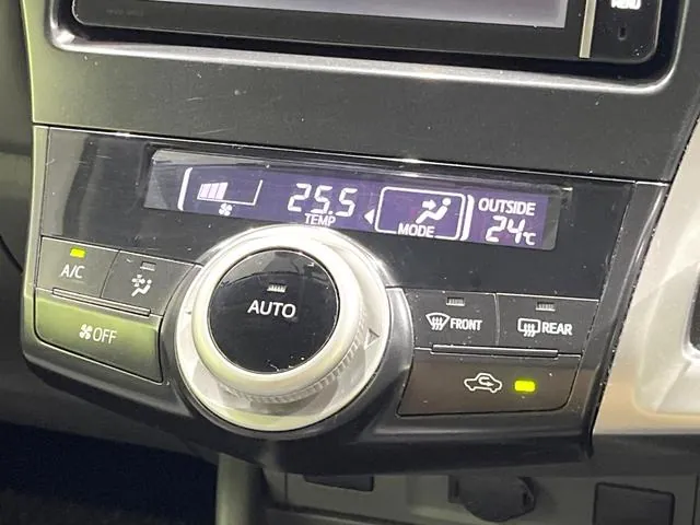 Toyota Prius Alpha 2014 photo 5