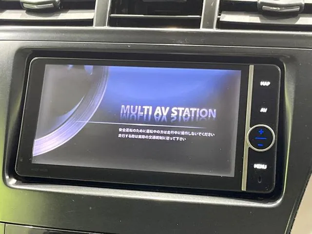 Toyota Prius Alpha 2014 photo 3