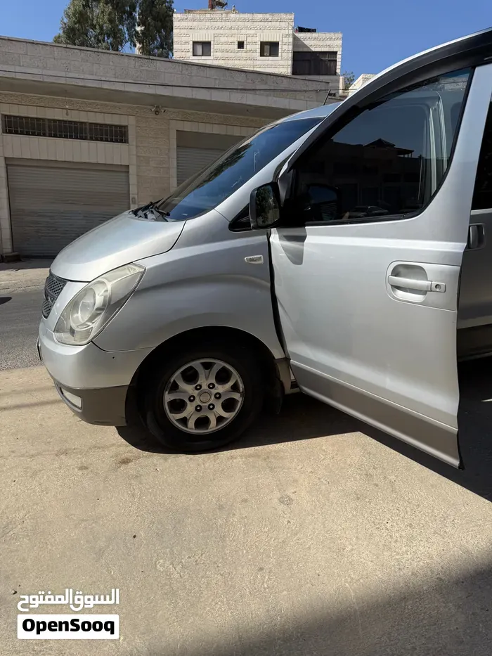 Hyundai H1 2010 photo 3