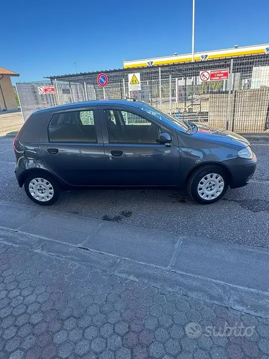 Fiat Punto 2010 photo 3