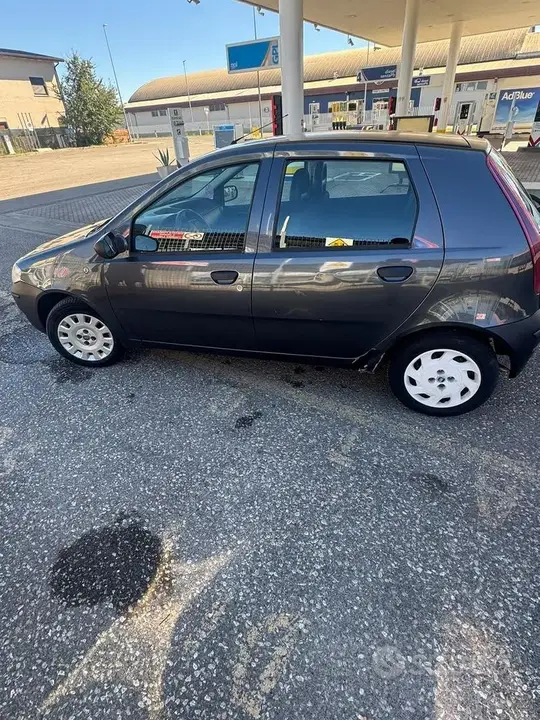 Fiat Punto 2010 photo 2