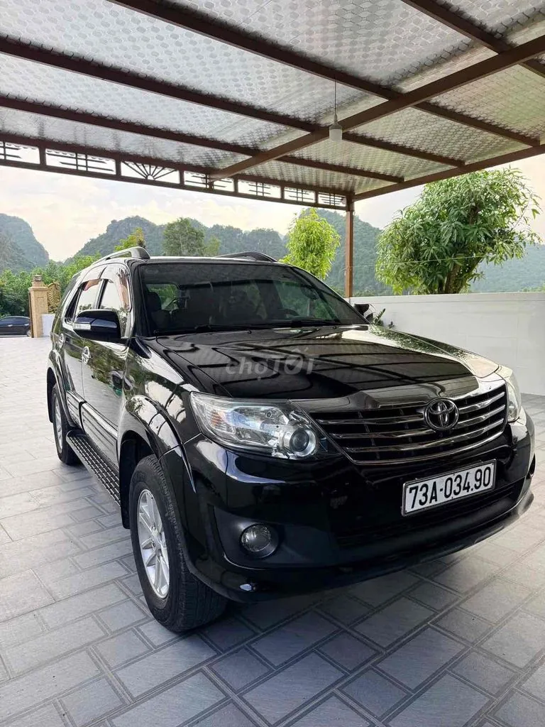 Toyota Fortuner 2014 photo 2