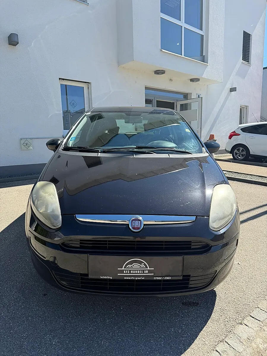 Fiat Punto 2011 photo 2