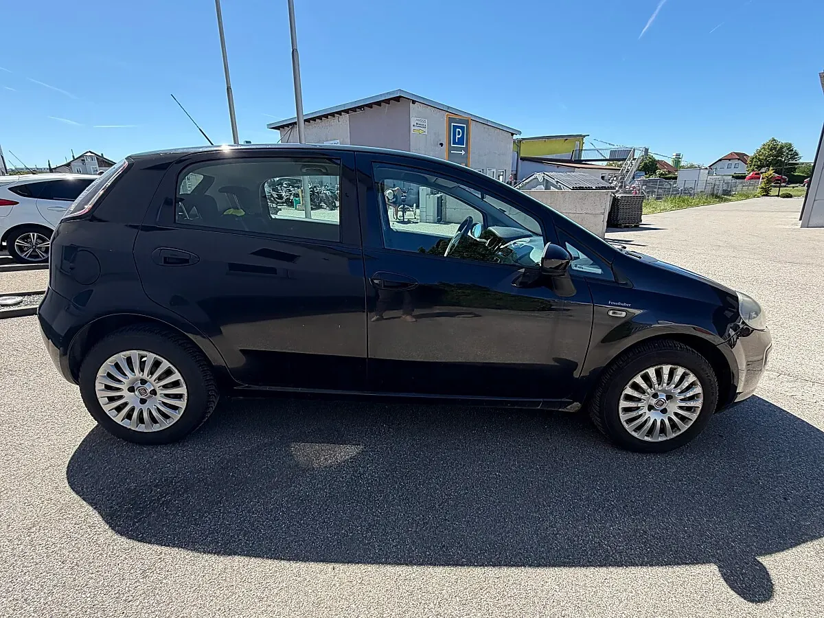 Fiat Punto 2011 photo 3