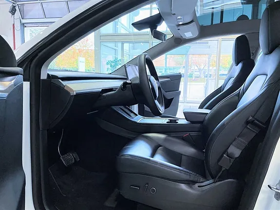 Tesla Model Y 2023 photo 4
