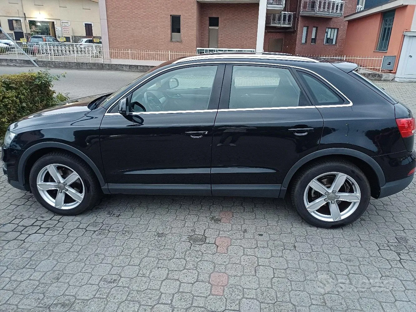 Audi Q3 2012 photo 2