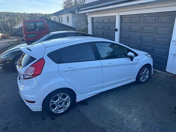 Ford Fiesta 2016 photo 2