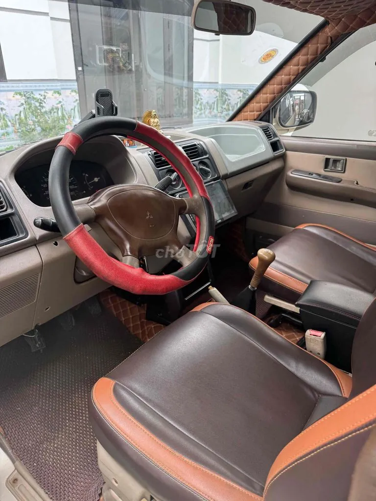 Mitsubishi Jolie