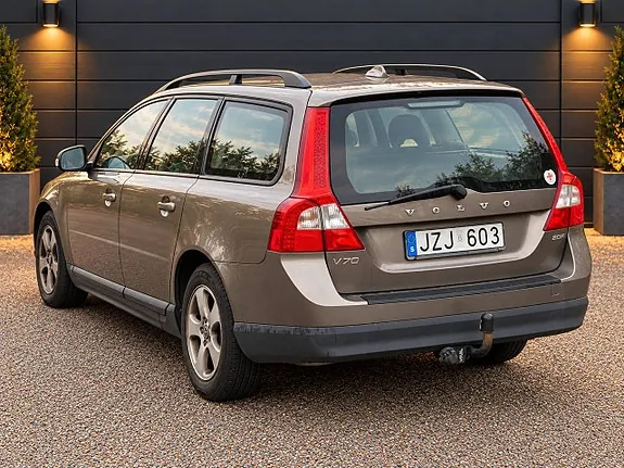Volvo V70 2010 photo 2