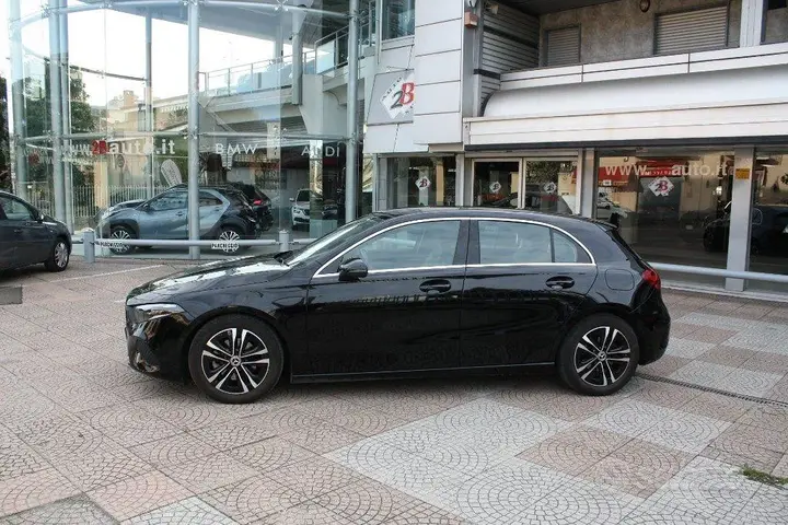 Mercedes-Benz A 180 2023 photo 2