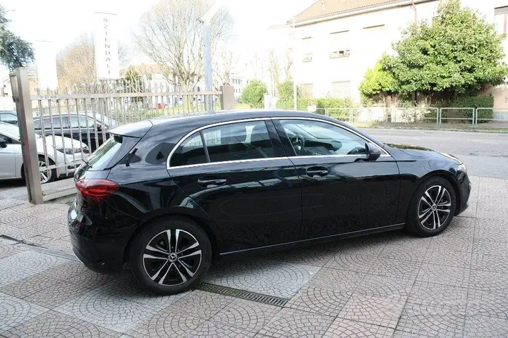 Mercedes-Benz A 180 2023 photo 5