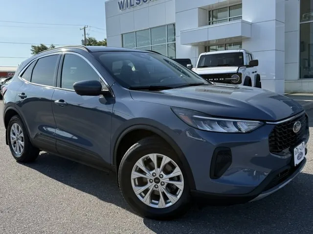 Ford Escape 2024 photo 2