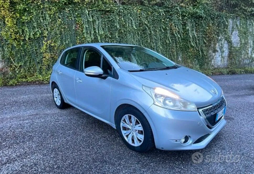Peugeot 208 2014 photo 2