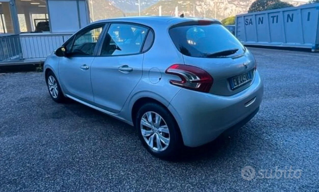 Peugeot 208 2014 photo 3